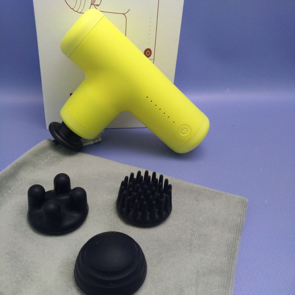 Компактный портативный массажер для лица Massage gun G-16 (4 сменные насадки, зарядка TYPE-С) / Чехол в подарок